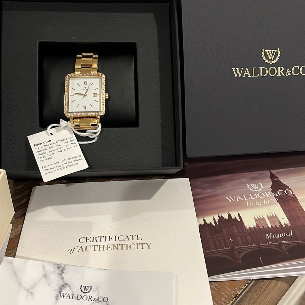 Beautiful elegant Ladies watch from Sweden with matching bracelet